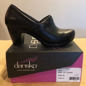 Dansko black Riki Full Grain Clogs. Size 38 EU